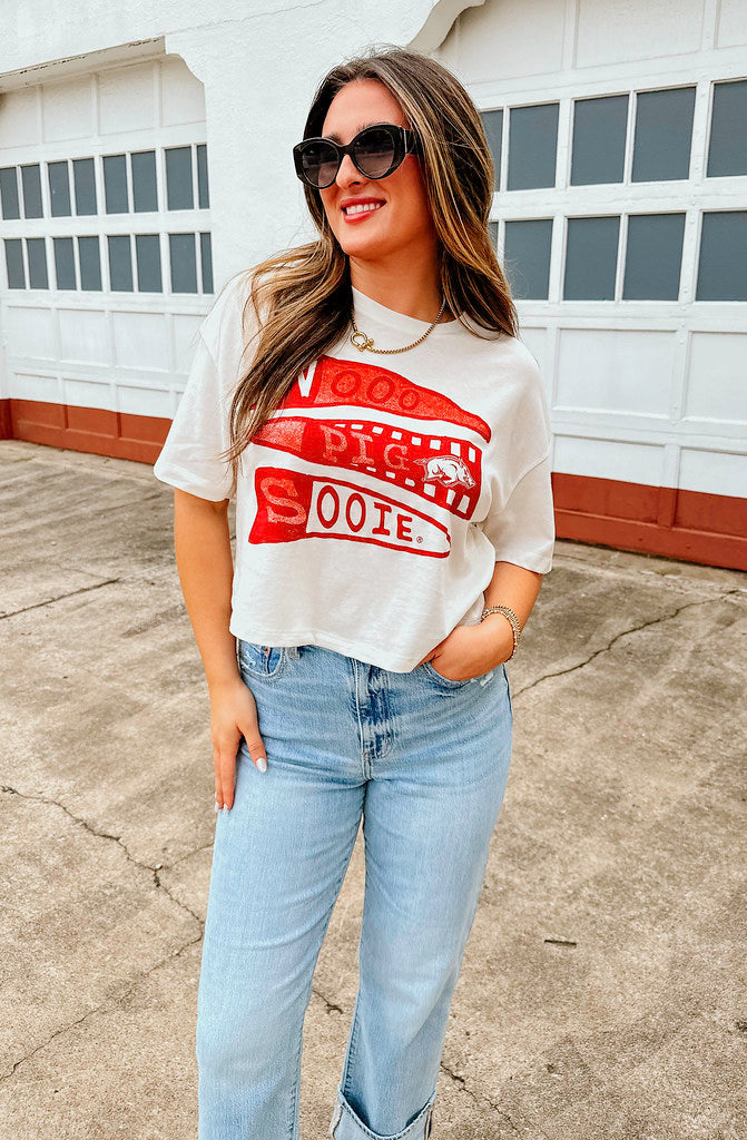 ARKANSAS PENNANT CROPPED TEE