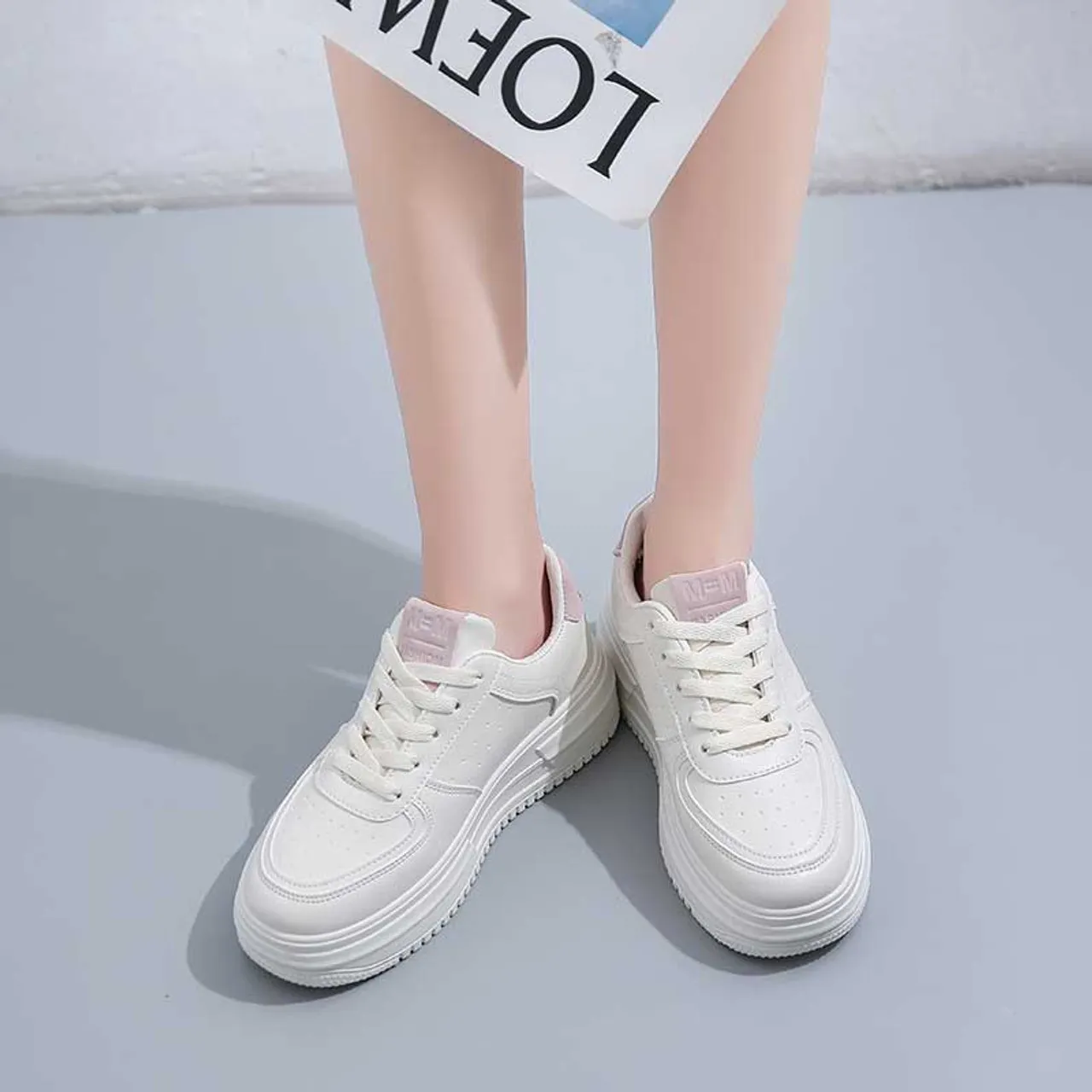 Beige label print casual platform shoe sneaker