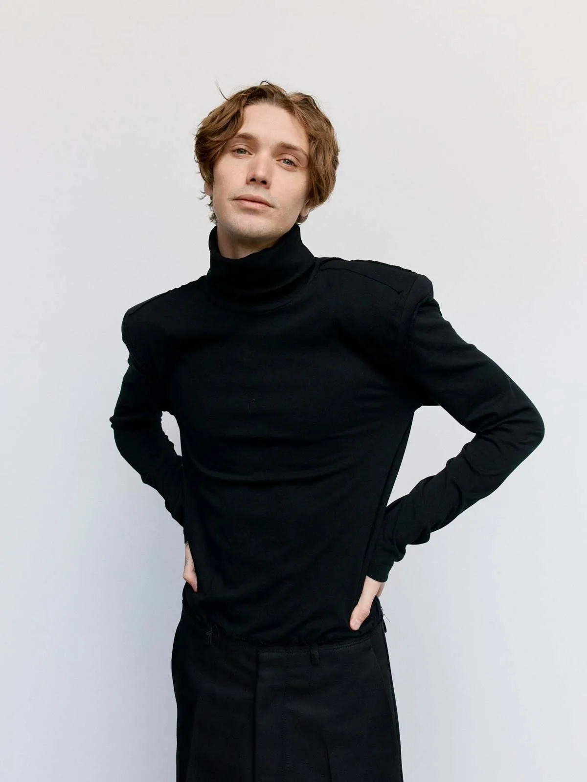 Structured Shoulders Turtleneck - Black