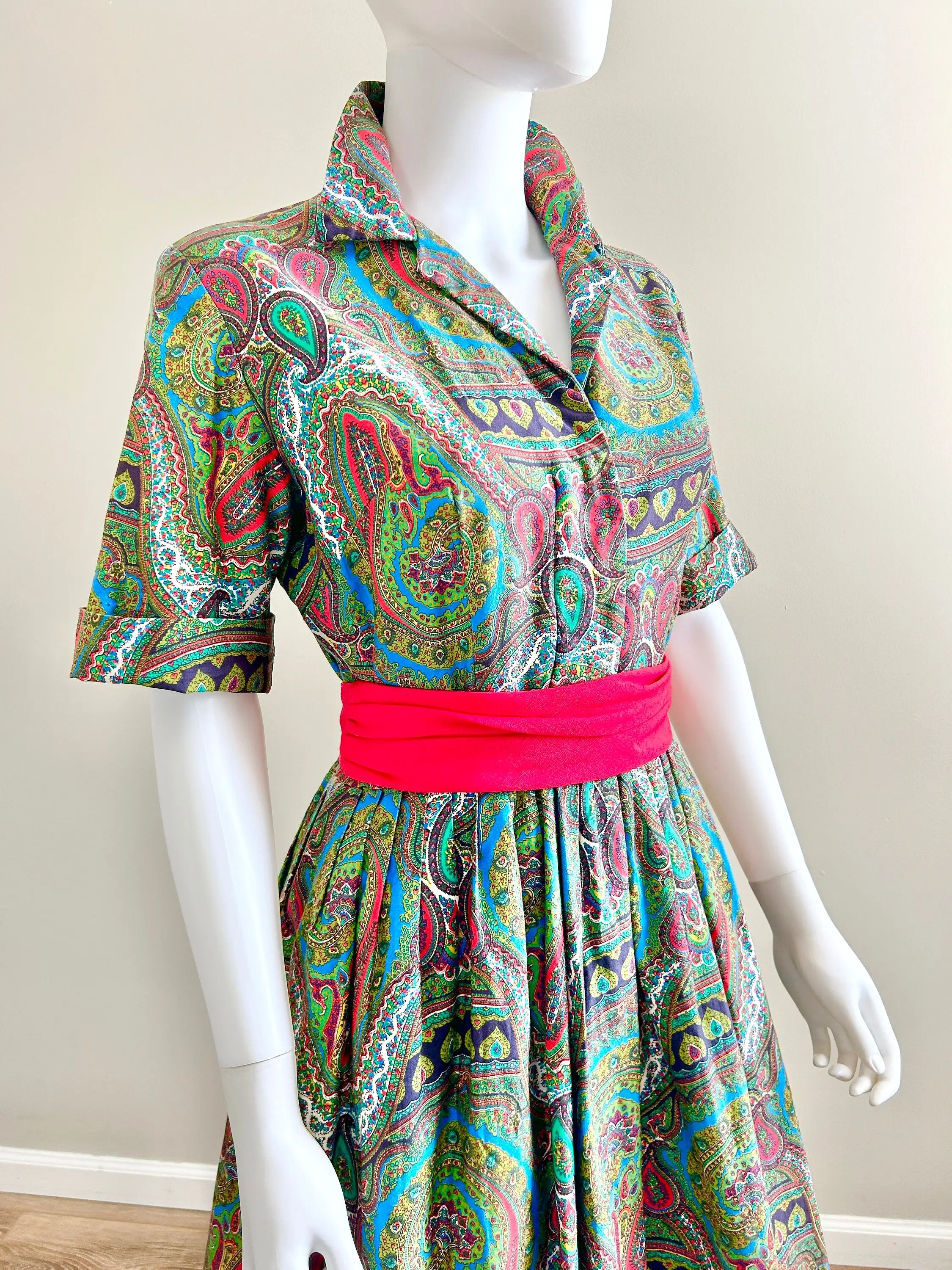 Vintage 1950s Paisley Cotton Shirt Dress / 50s Fit and Flare Dress / Size S M